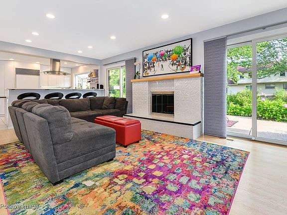 2nd image of 4038 Applewood Ln
