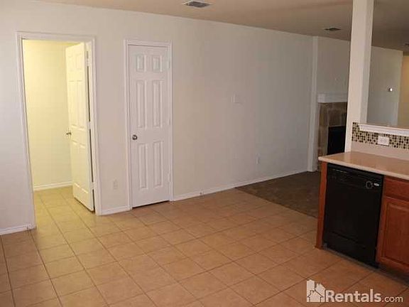 4th image of 526 Blue Sage Dr