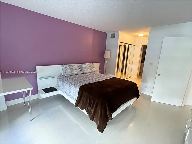 3600 Mystic Pointe Dr #610 — Photo 4