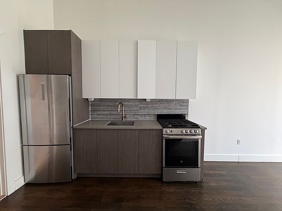4th image of 142 Erasmus St #2B