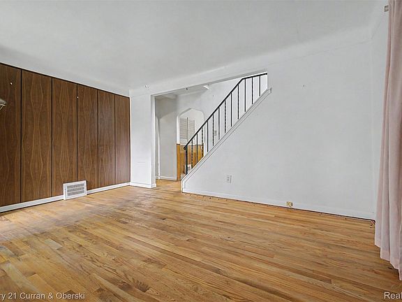 4th image of 18680 Stahelin Ave