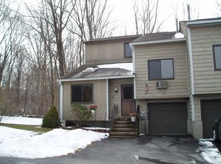 33 Spruce Ct, Fishkill, NY 12524