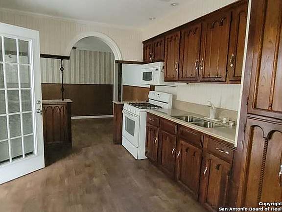 3rd image of 3107 Neptune St