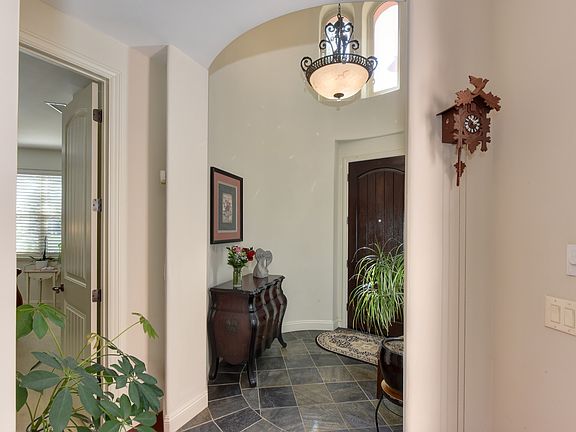 2nd image of 1438 Jackson Ct