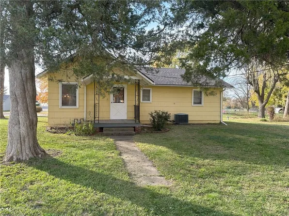 809 S Ash St, Garden City, MO 64747