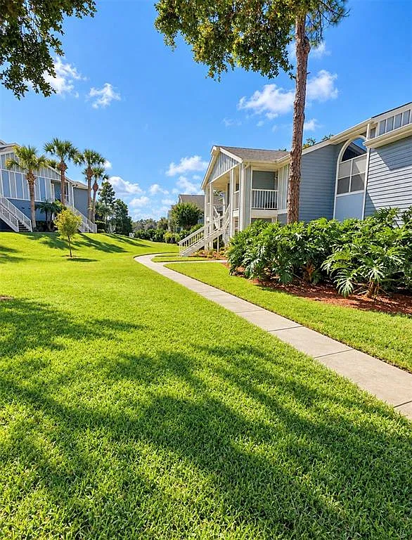 2 bed, 1.0 bath, 851 sqft, $1,595 — Photo 2
