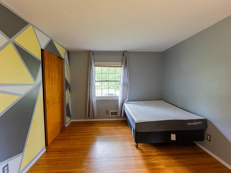 42 Stuyvesant Rd — Photo 6