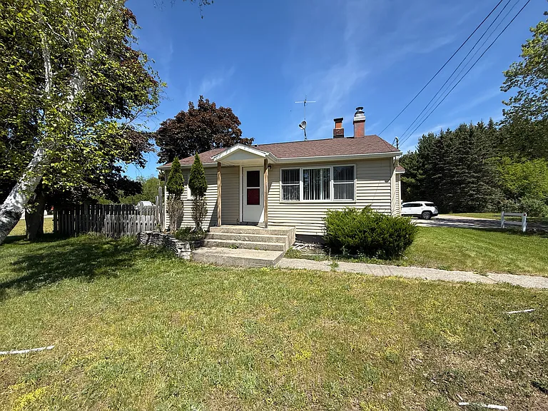 403 Division St — Photo 2