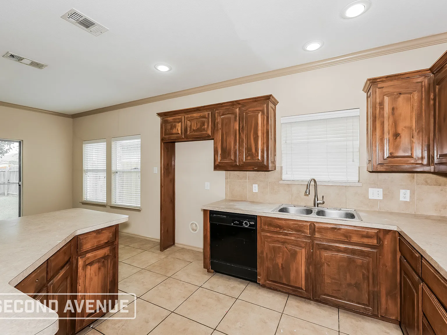 3 bed, 2.5 bath, 1847 sqft, $2,549 — Photo 4
