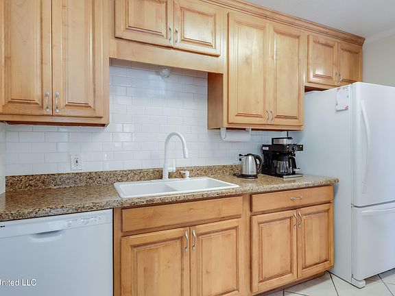 5th image of 251 Santini St