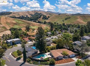 8 Juniper Way, Moraga, CA 94556