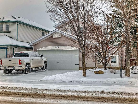 2nd image of 676 Harvest Hills Dr NE