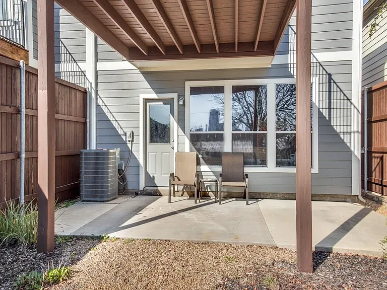 2330 Throckmorton St — Photo 12