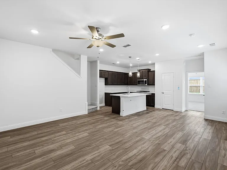 186 Balboa Ln — Photo 9