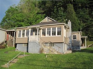 607 Maywood Ave W, Clendenin, WV 25045
