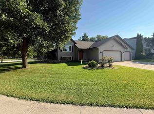 521 Sleepy Hollow Ln, Marshall, WI 53559