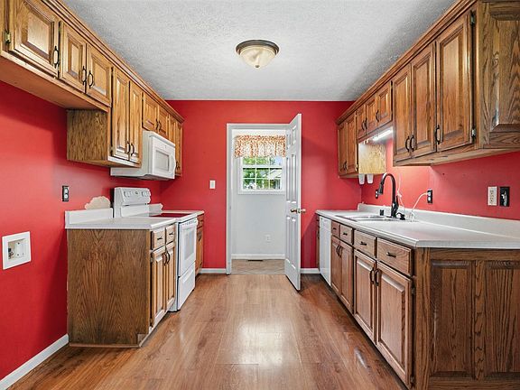 5th image of 1561 Harry King Rd
