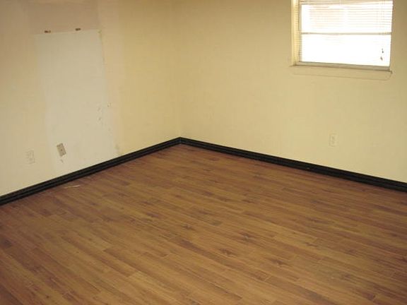 4th image of 605 E 37th Pl