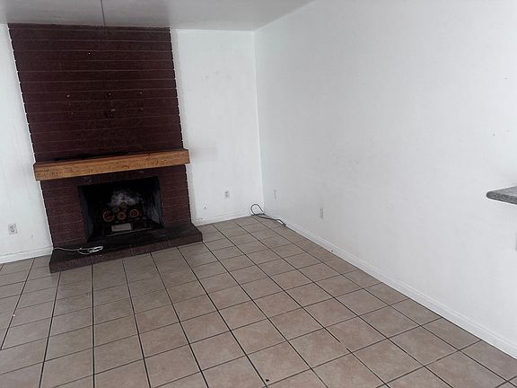 3rd image of 400 Teakwood Dr