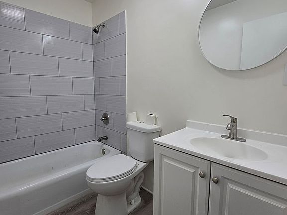 5th image of 2401-2403 Calico Ln #2401