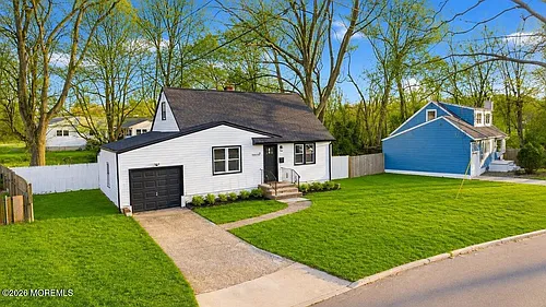 5 Lois Ave Photo 1