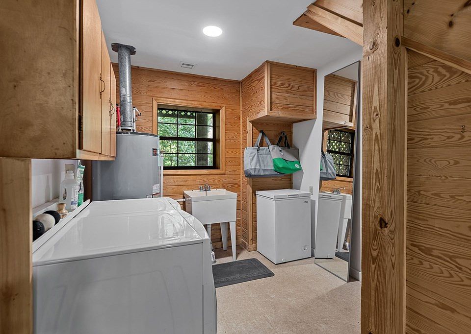 55th image of 100 Lakeview Dr