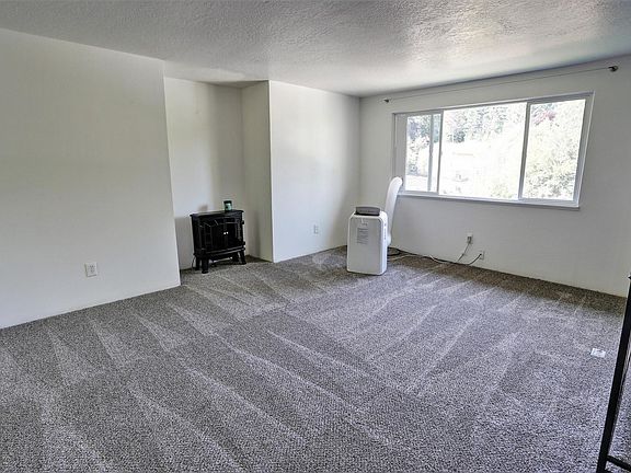 2nd image of 106 W Beacon Hill Dr