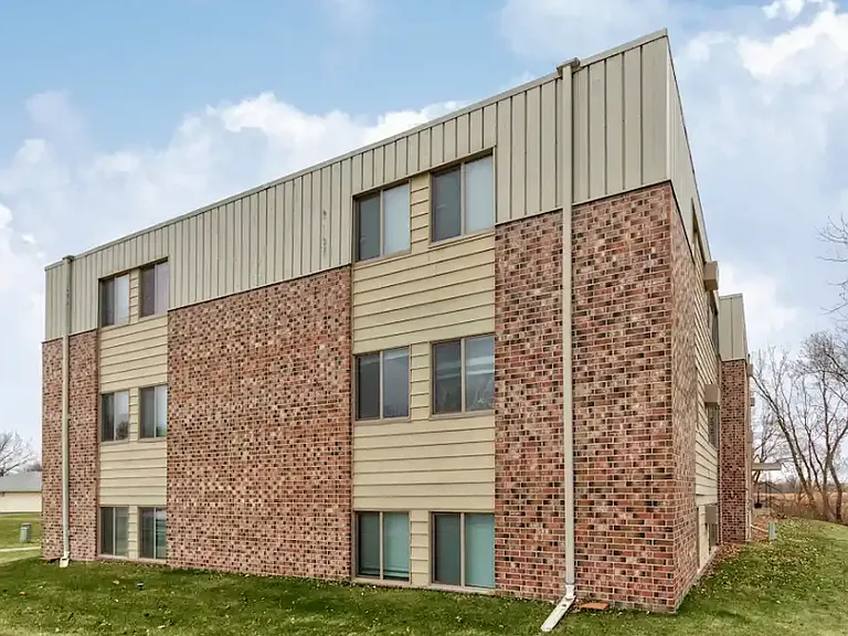 Foot Lake Apartments — Photo 2