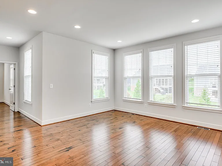 1118 Akan St SE — Photo 17