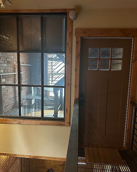 2nd floor hallway and entran