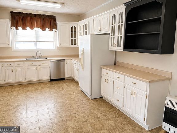 5th image of 410 Zebulon St