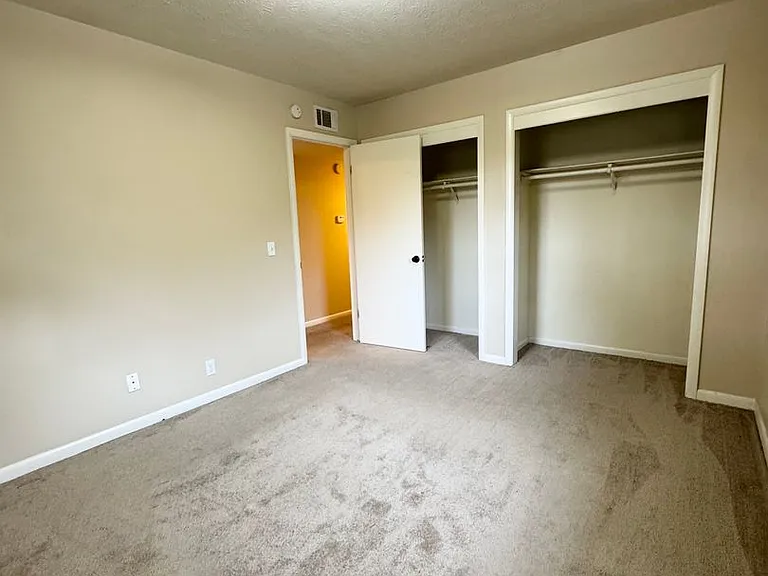 4802 Underwood Ave — Photo 6