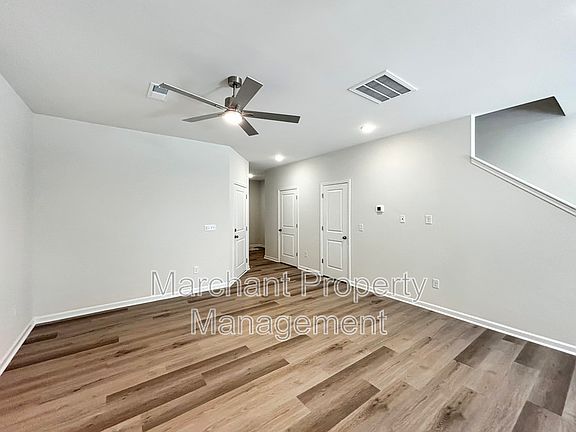 5th image of 119 Stoneview Way