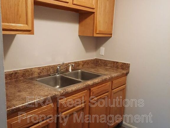 3rd image of 2001 Heritage Dr #5