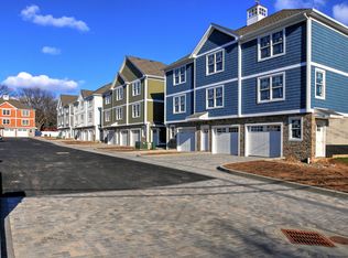 335 Meadowside Rd #15, Milford, CT 06460