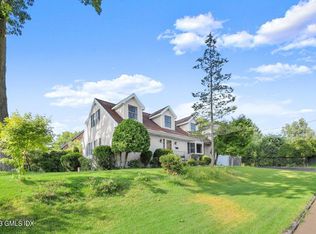 1 Robin Pl, Old Greenwich, CT 06870