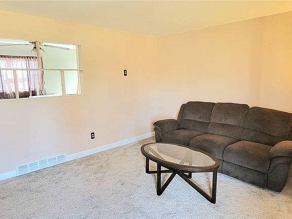 4th image of 4605 Meadow Ln