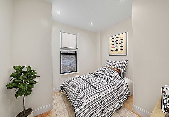 5th image of 206 W 109th St APT 2D