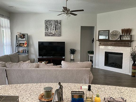 5th image of 417 Vaquero St