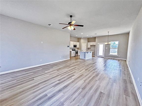 3rd image of 156 Shadow Pointe Rd