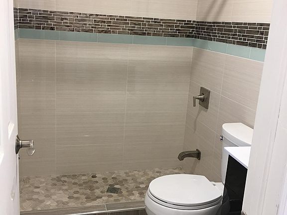 3rd image of 16502 71st Ave