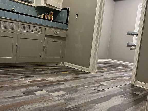 4th image of 10838 Somerset Ave