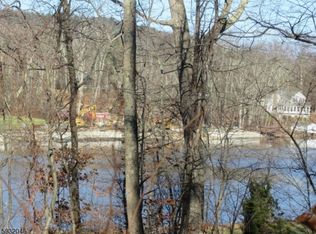 21 E Shore Culver Rd, Branchville, NJ 07826