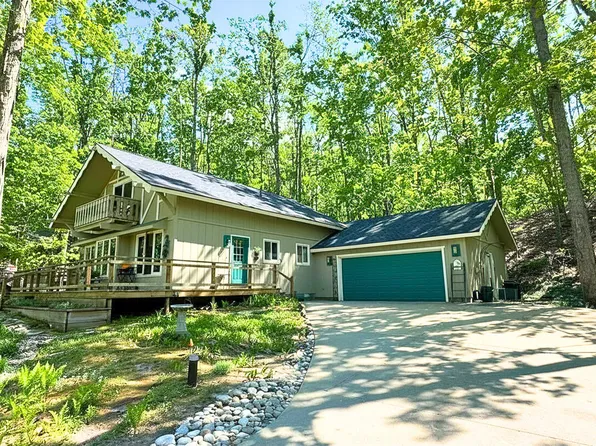 1581 Michaywe Dr, Gaylord, MI 49735