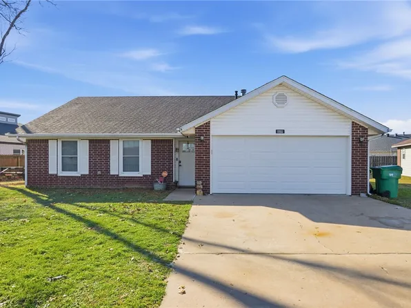669 Sarah Pl, Centerton, AR 72719