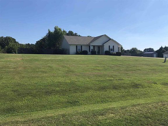 3rd image of 84 Aaron Dr
