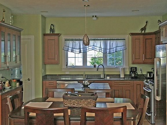 5th image of 12 Meadowlark Dr