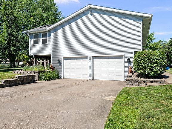 2nd image of 504 4th Ave W