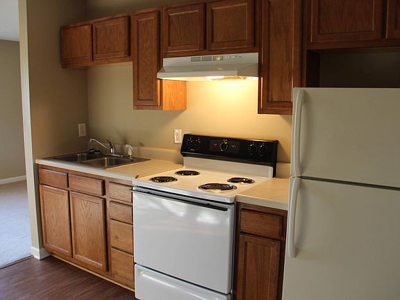 4th image of 135 Lee Dr APT 6