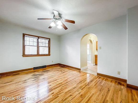 4th image of 420 E 14th Ave